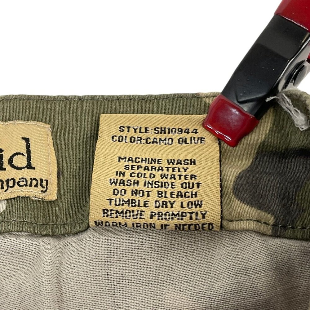 Hybrid & Company Shorts Women's Sz 11 Olive Green Camo Low Rise Shortie Cuff Hem - Picture 4 of 7